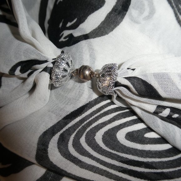 SCARFLACE MAGNETIC CLOSURE CIRCLE SCARF IN MODERN PATTERN-SHEER-MADE IN ENGLAND - Picture 2 of 5